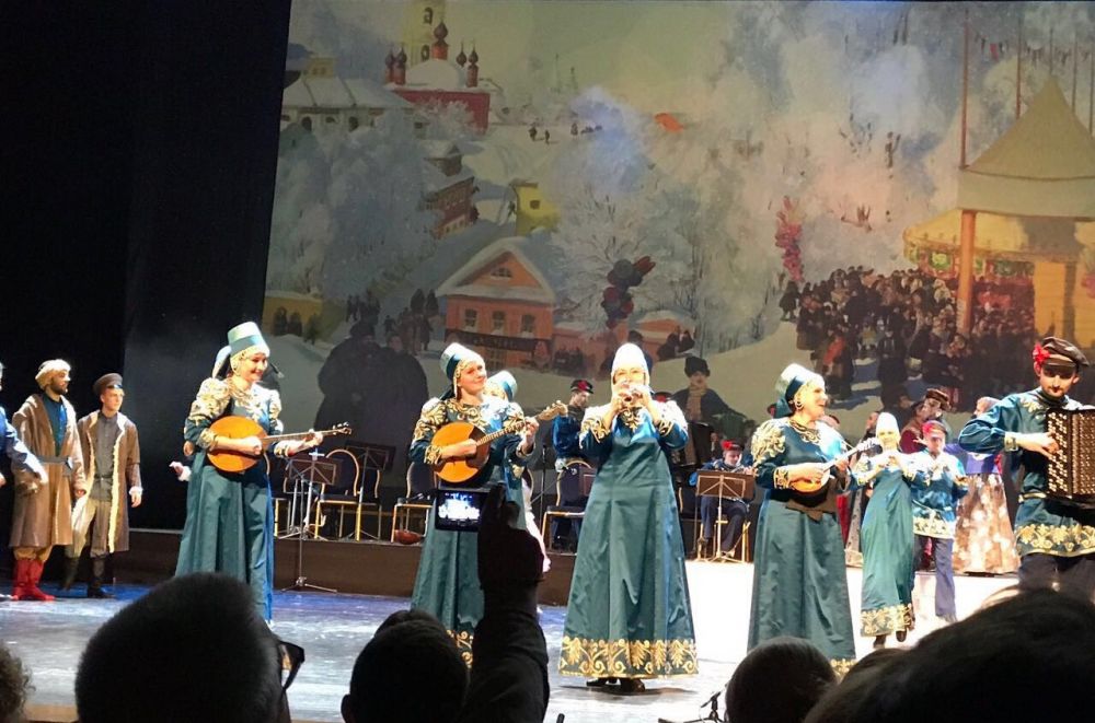 Мультимедийное фольклорное представление «Русская Тройка» с участием оркестра «Русские узоры»