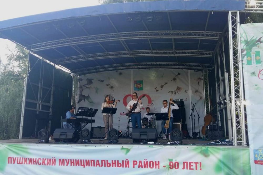 Ансамбль солистов «Эйфория» выступил на праздновании Дня города Пушкино Ансамбль солистов «Эйфория» выступил на праздновании Дня города Пушкино