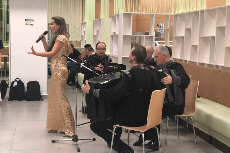 Ансамбль «Русский тембр» и Людмила Боталова выступили в парке «Патриот» Ансамбль «Русский тембр» и Людмила Боталова выступили в парке «Патриот»