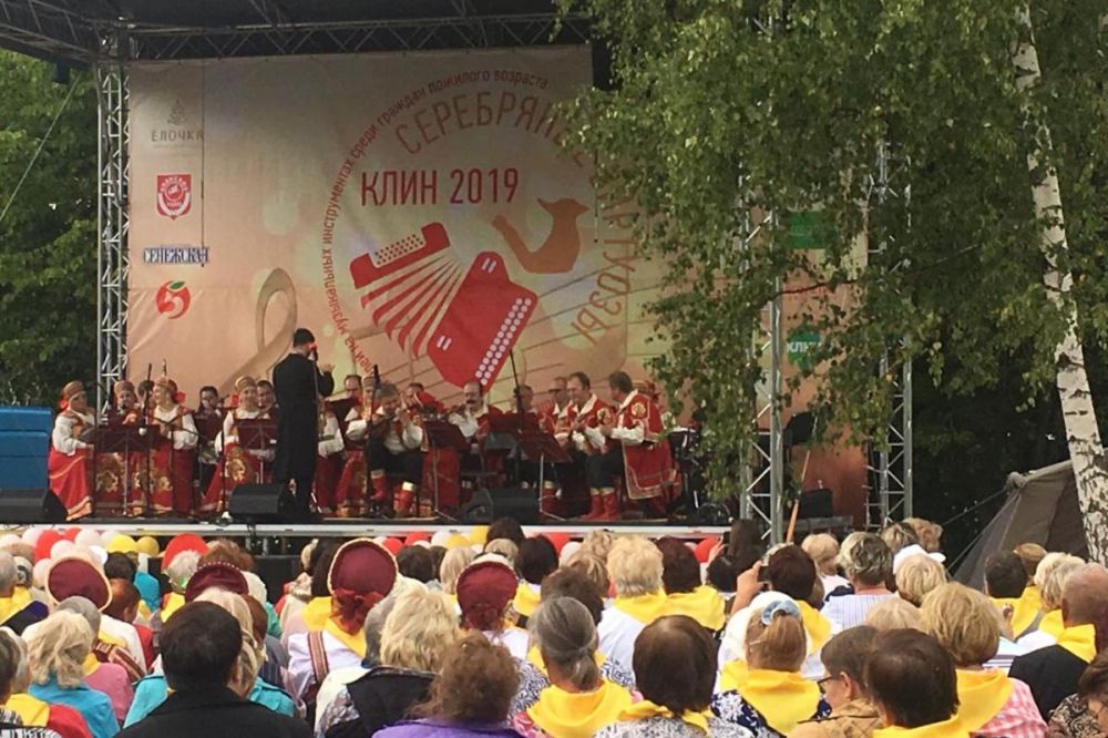 Оркестр «Русские узоры» на фестивале «Серебряные виртуозы» в Клину Оркестр «Русские узоры» на фестивале «Серебряные виртуозы» в Клину